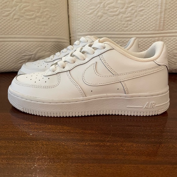 Nike Air Force 1 Leather Sneaker White/White Size 4.5Y/6W - Picture 2 of 11